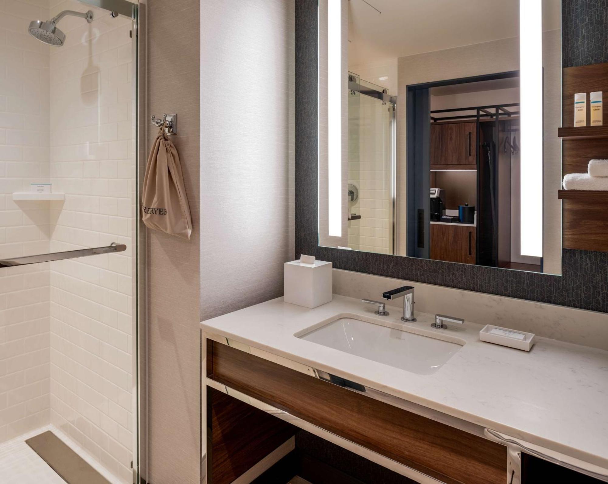 Hilton Garden Inn Austin University Capitol District Exterior foto